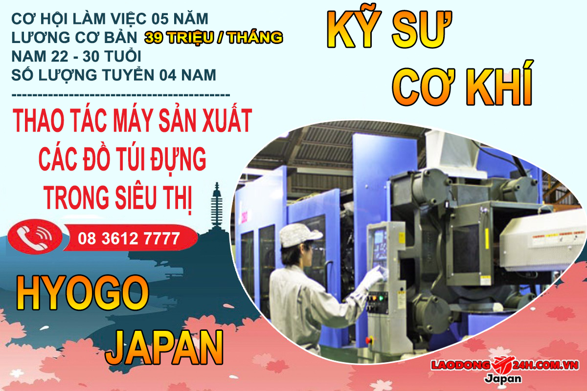 Thao tác máy sản xuất các túi đựng trong siêu thị